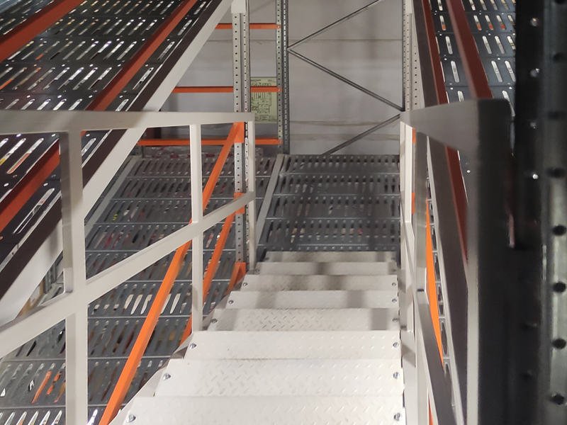 Второй этап мезонина в Химках