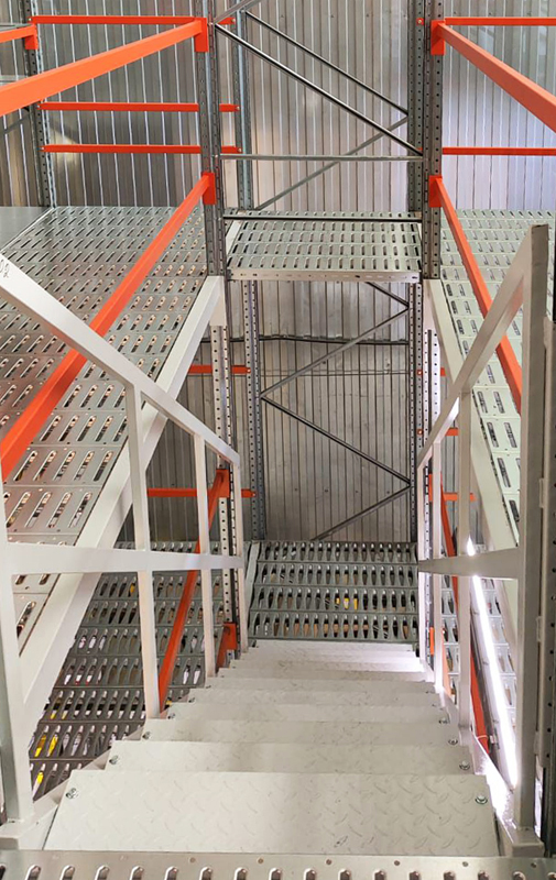 Лестница на мезонин